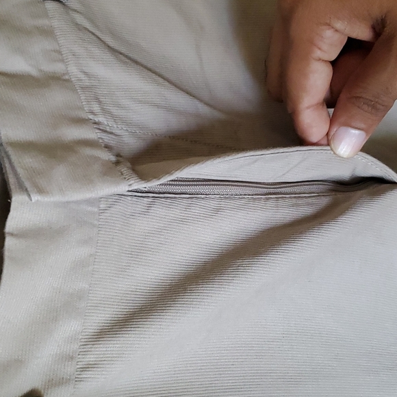 Men's Banana Republic kakhi pants, measurements 34 X 32 - Picture 5 of 6